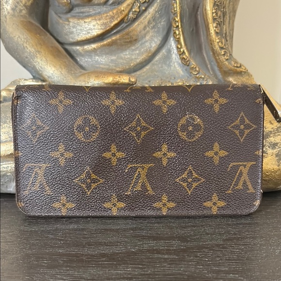 Louis Vuitton Brown Monogram Clutch - Picture 1 of 5